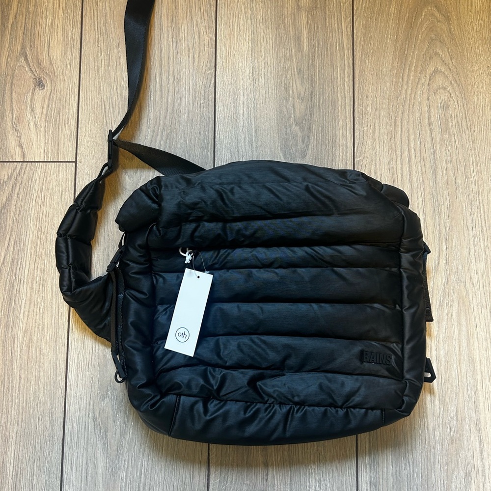 NWT Rains Black Bator Puffer Bum Bag